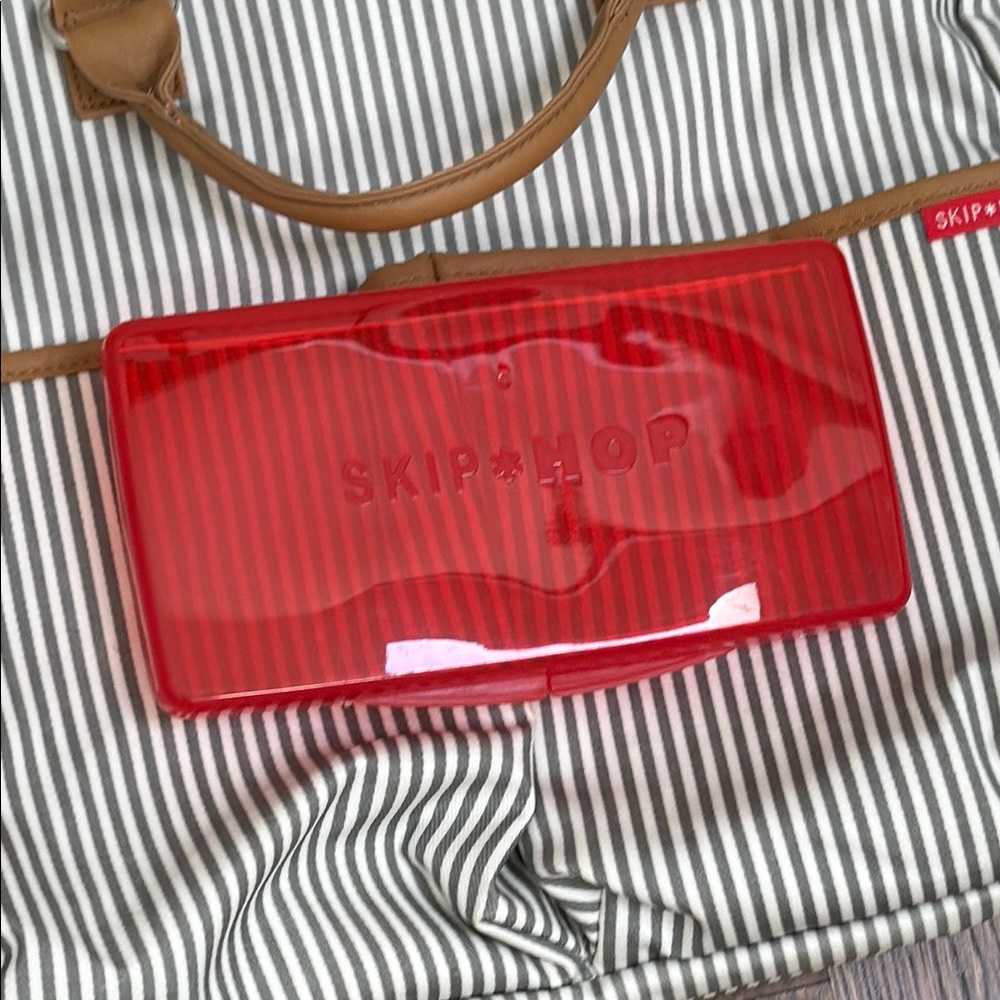 Skip Hop Striped Gray and Tan Men's Bag - Picture 6 of 7